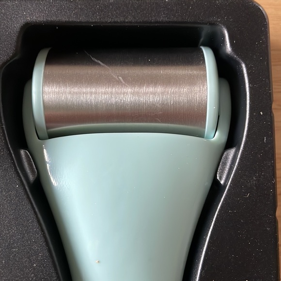 🌻3 for $25 Chloe Emerald Professional Ice Roller, new - Picture 2 of 3